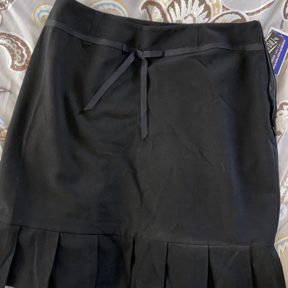Never wore it, it’s a very cute skirt and has a flow to it.